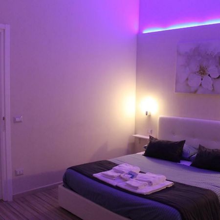 Bed and Breakfast Da Polly a Piazza Amedeo Napoli Esterno foto