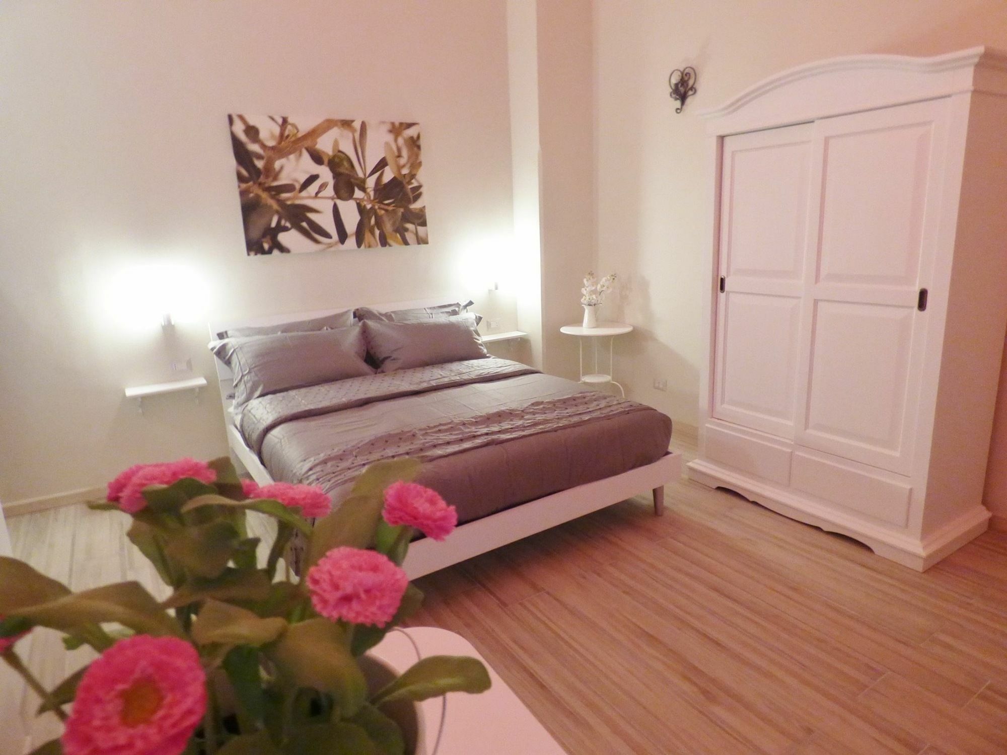 Bed and Breakfast Da Polly a Piazza Amedeo Napoli Esterno foto