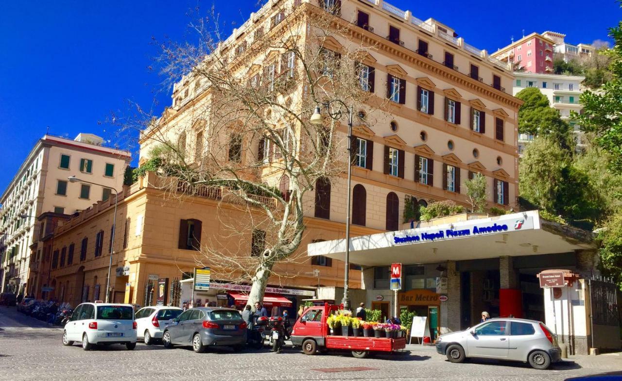 Bed and Breakfast Da Polly a Piazza Amedeo Napoli Esterno foto