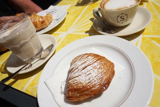 Bed and Breakfast Da Polly a Piazza Amedeo Napoli Esterno foto