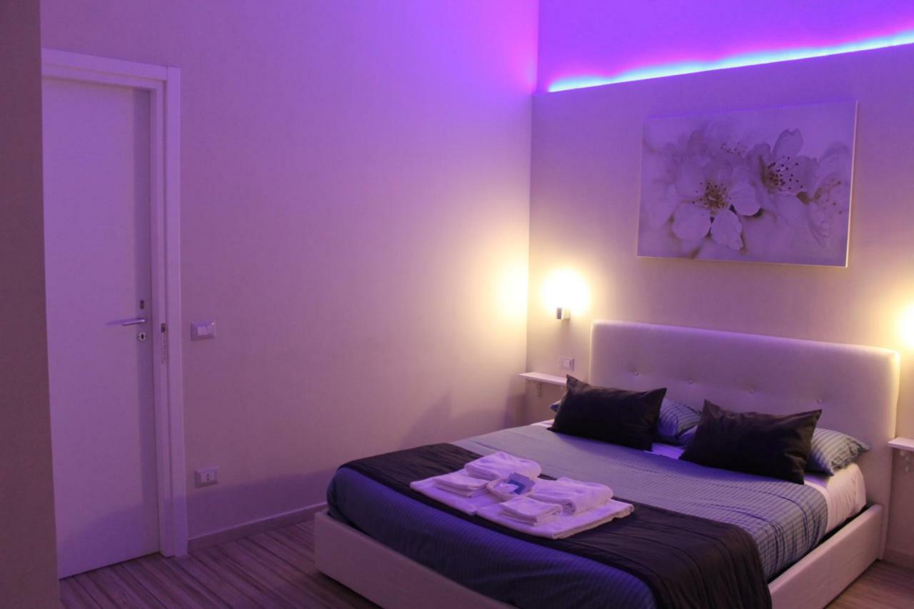 Bed and Breakfast Da Polly a Piazza Amedeo Napoli Esterno foto